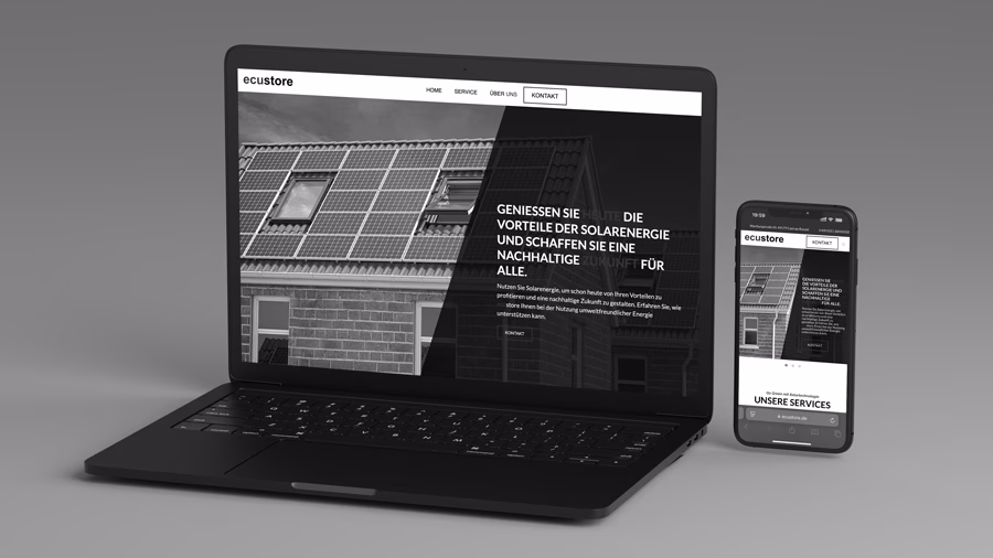 Ein schwarz weiß Foto von einem Smartphone und einem Laptop, auf dem Bildschirm ist die Website von ecustore zu sehen.
